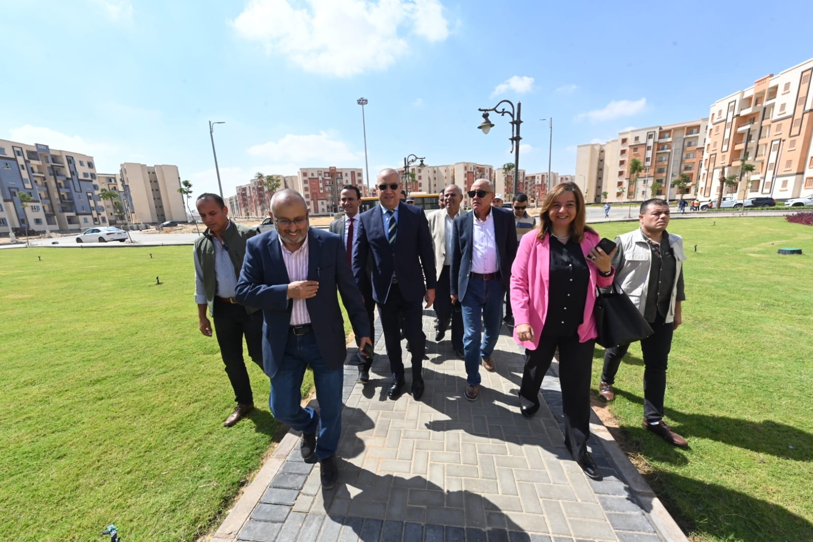 وزير الإسكان يتجول بمواقع المبادرة الرئاسية "سكن لكل المصريين" بحدائق العاصمة